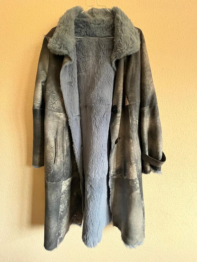 ABRIGO CORTO AZUL PIEL CONEJO.