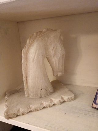 Sujeta libros caballo de mármol