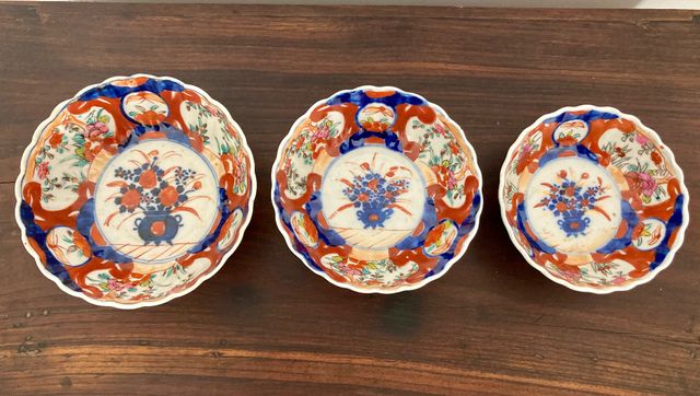 Conjunto de 3 tazas en Porcelana Siglo XIX. Imari