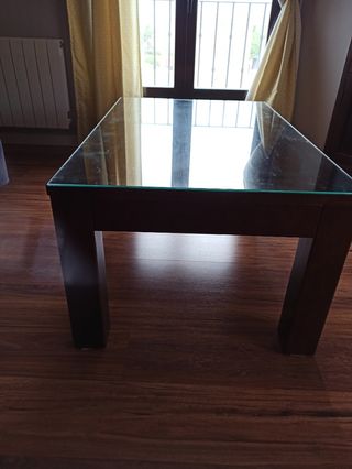 Mesa de centro con cristal incluido