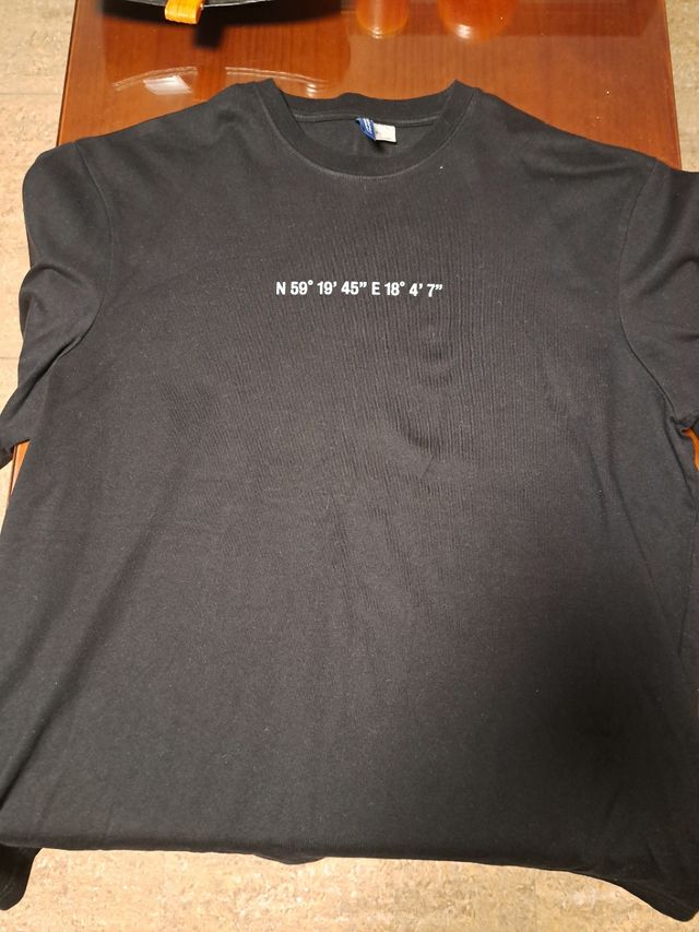 CAMISETA COORDENADAS H&M