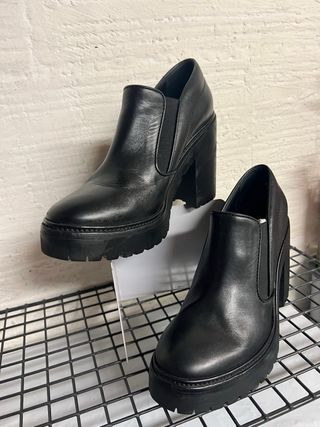 Zapatos MONCLER PIEL NEGRA T. 38