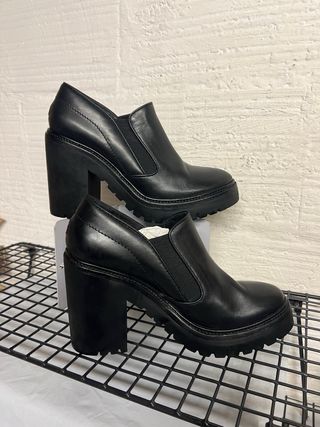 Zapatos MONCLER PIEL NEGRA T. 38