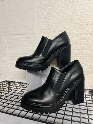 Zapatos MONCLER PIEL NEGRA T. 38