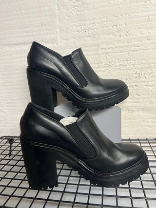 Zapatos MONCLER PIEL NEGRA T. 38