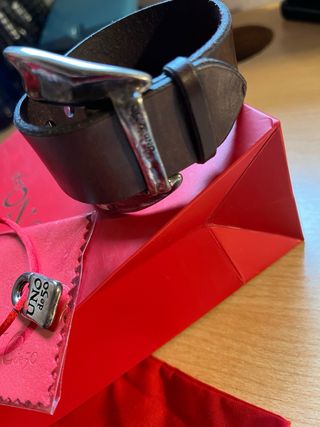 Pulsera Cuero UNO de 50 Nueva