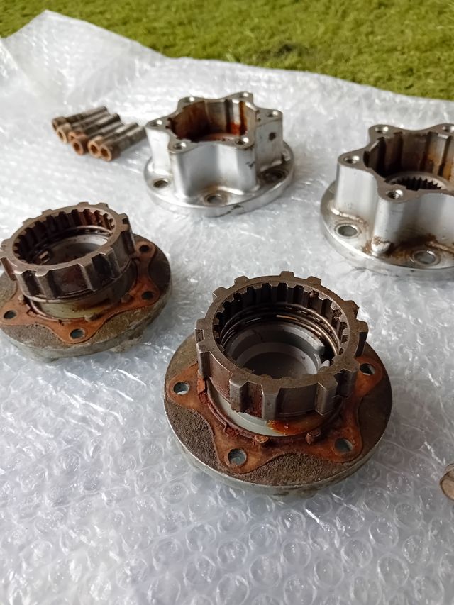Cubos liberadores manuales mitsubishi montero L200