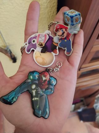 Llaveros nintendo switch Mario y Metroid Dread