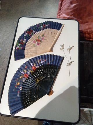 Abanicos y alfileres de ropa