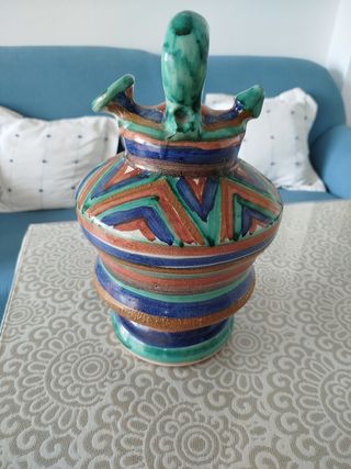 Botijo de diseño antiguo