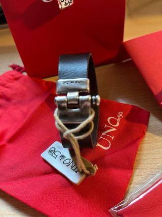 Pulsera UNO de 50 Cuero Estrellas NUEVA
