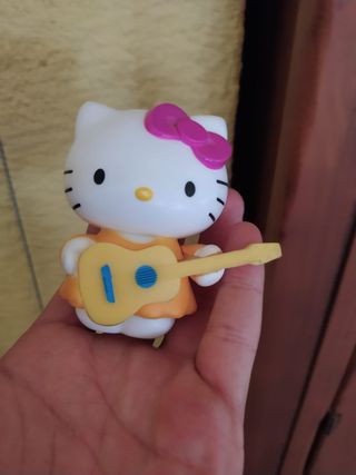 Juguete hello Kitty con guitarra y movimiento