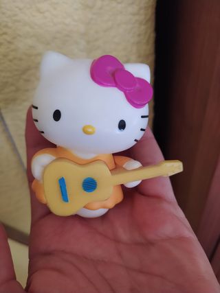 Juguete hello Kitty con guitarra y movimiento