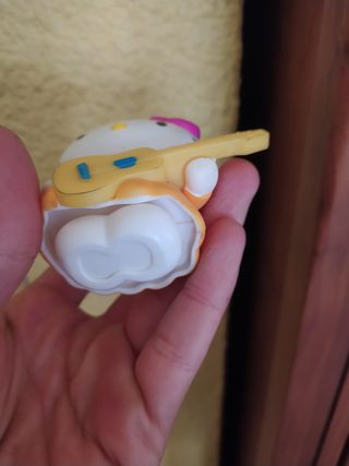 Juguete hello Kitty con guitarra y movimiento