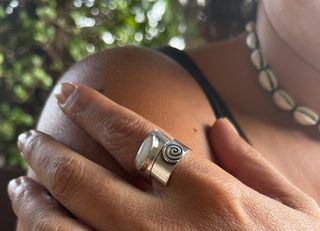 Anillo de plata950 ajustable espiral madreperla
