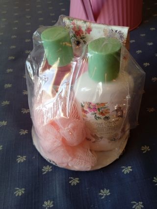 Regadera metálica con set de baño 🩷