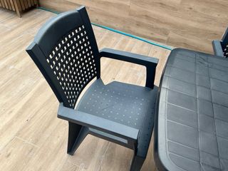 Mesa y sillas de jardin