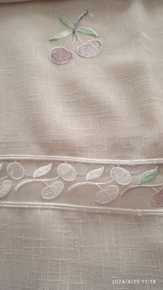 Visillo o cortina ,cocina bordada