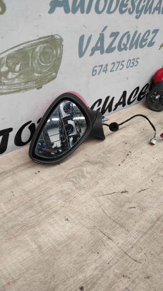 Espejos retrovisores eléctricos rojos Ford Fiesta