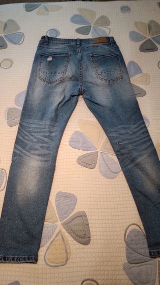 Pantalón Vaquero Roto Niño. Edad 11 o 12 años