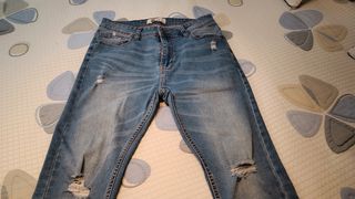 Pantalón Vaquero Roto Niño. Edad 11 o 12 años