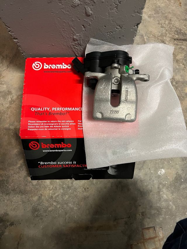 Caliper Renault trasero Brembo