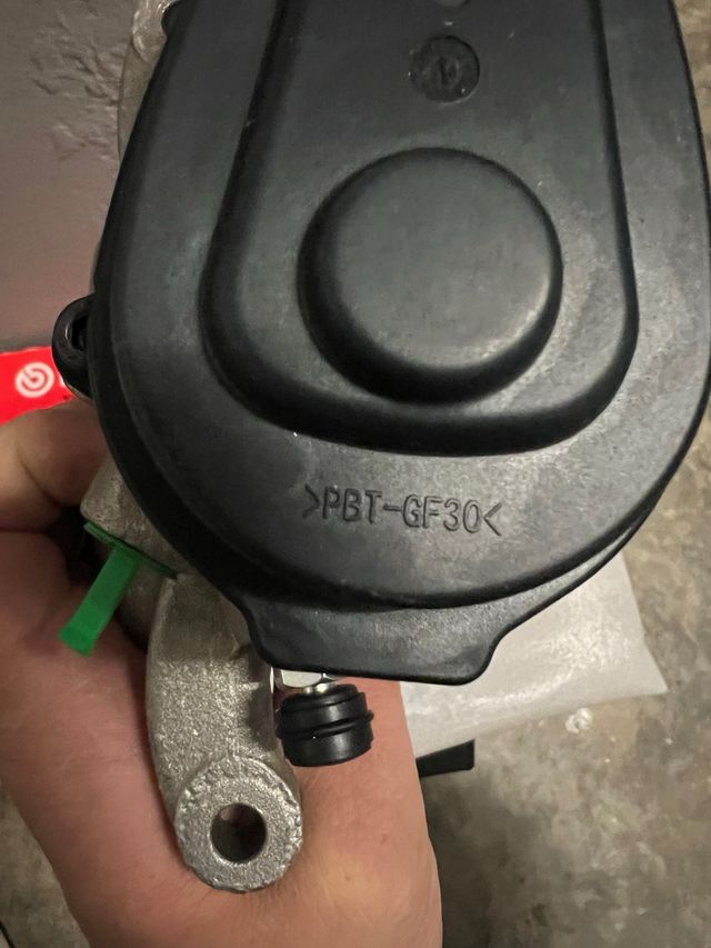 Caliper Renault trasero Brembo