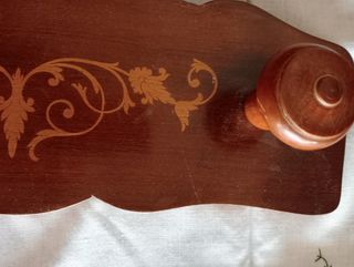 Percha antigua de madera