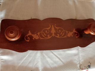 Percha antigua de madera