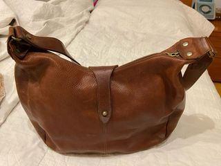 Bolso señora cuero rigido.
