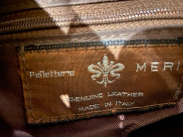 Bolso señora cuero rigido.