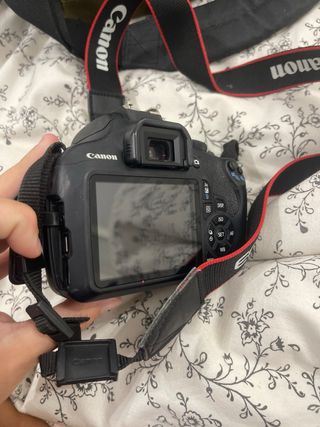 Canon EOS 1200D reflex