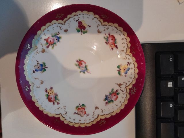 plato antiguo pequeño