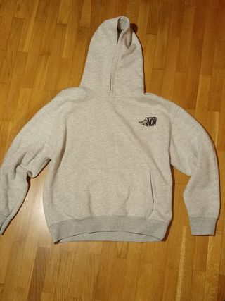 Sudadera gris con capucha de zara