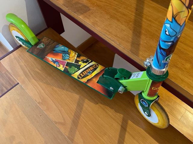 Patinete GORMITI de segunda mano por 30 EUR en Estrada de Reza en