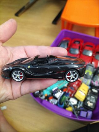 400 coches niños y pistas Hotweels.