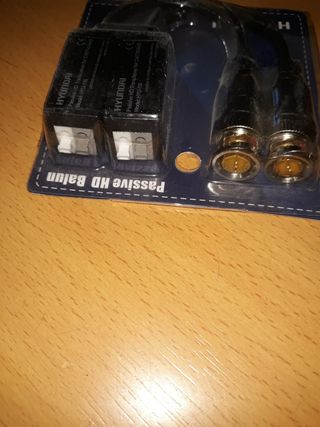 Balun de video pasivo con cables