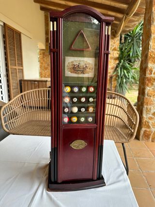Armario decoración billar.