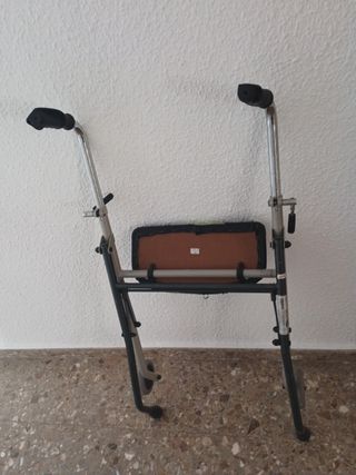 Andador para ancianos con ruedas