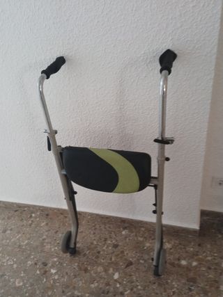 Andador para ancianos con ruedas