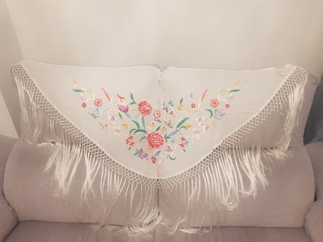 Mantoncillo flamenca bordado blanco