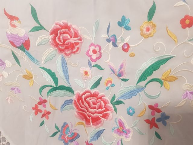 Mantoncillo flamenca bordado blanco