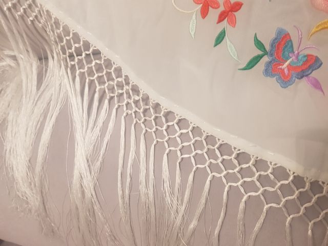 Mantoncillo flamenca bordado blanco