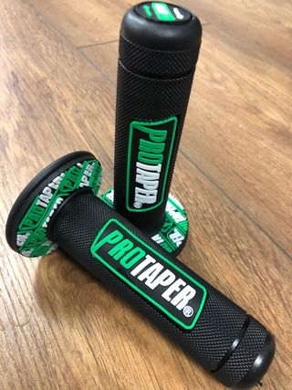 Puños manillar moto negro/verde