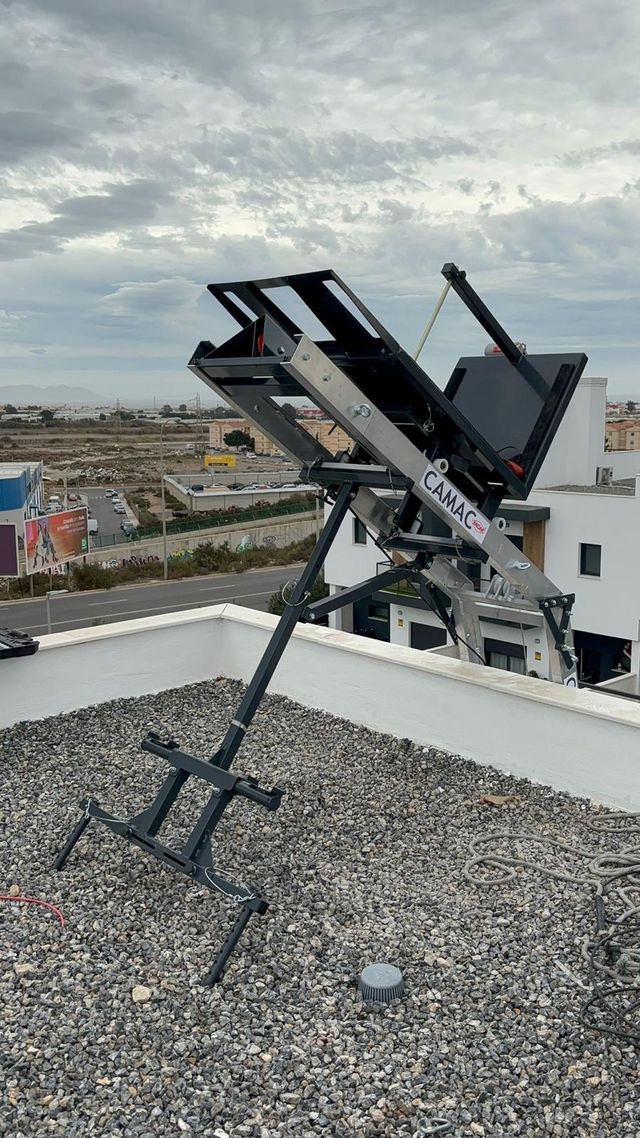 Elevador de painéis solares CAMAC