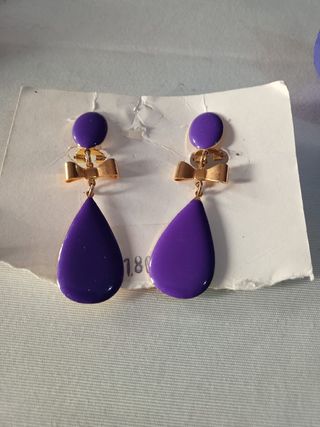 Flor y pendientes morado flamenca