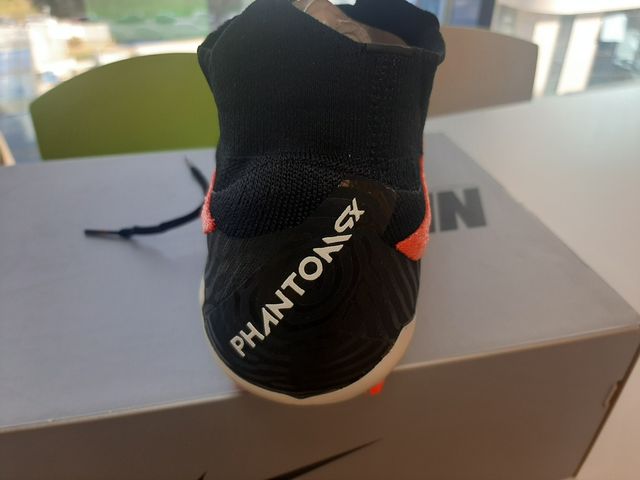 Bota de fútbol profesional