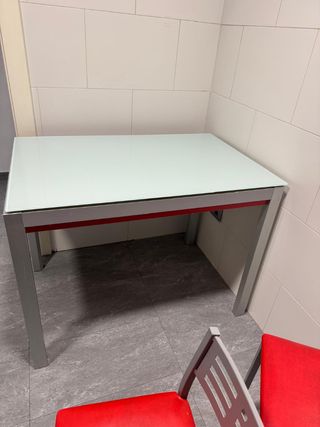 Mesa cristal y sillas