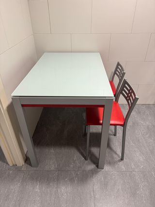 Mesa cristal y sillas