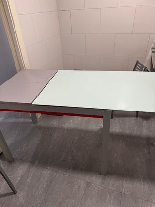 Mesa cristal y sillas
